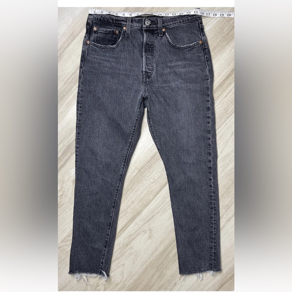 Levi's Women's 501 Skinny Jean in Light Wash Denim RAW HEM - Picture 7 of 7